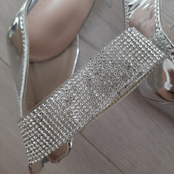 Heels - Picture 5 of 5